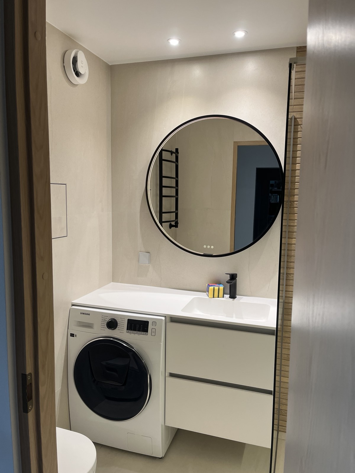 images/homepage/vannit3.jpg#joomlaImage://local-images/homepage/vannit3.jpg?width=1200&height=1600